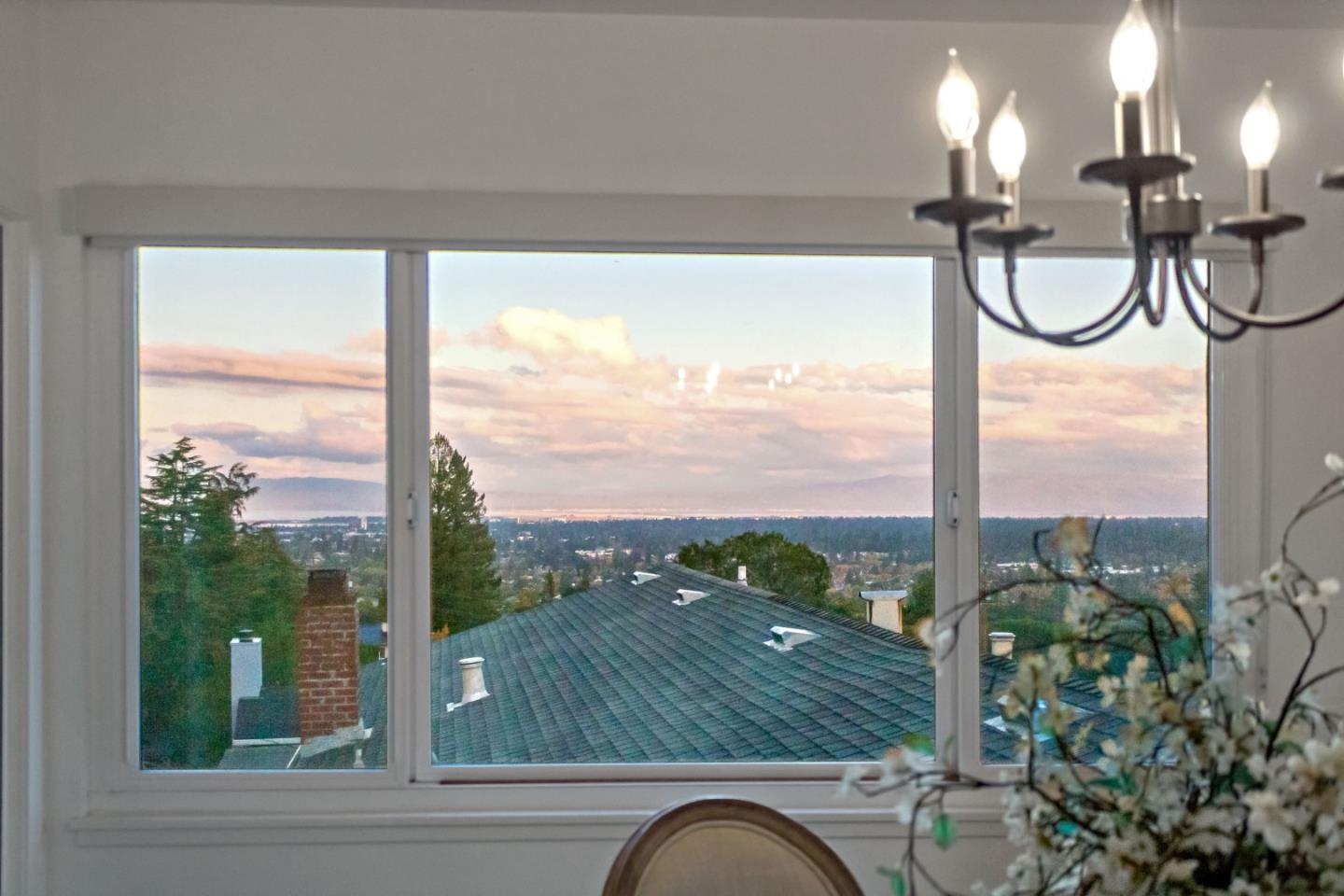 Detail Gallery Image 6 of 52 For 3848 Vineyard Dr, Redwood City,  CA 94061 - 4 Beds | 2/1 Baths