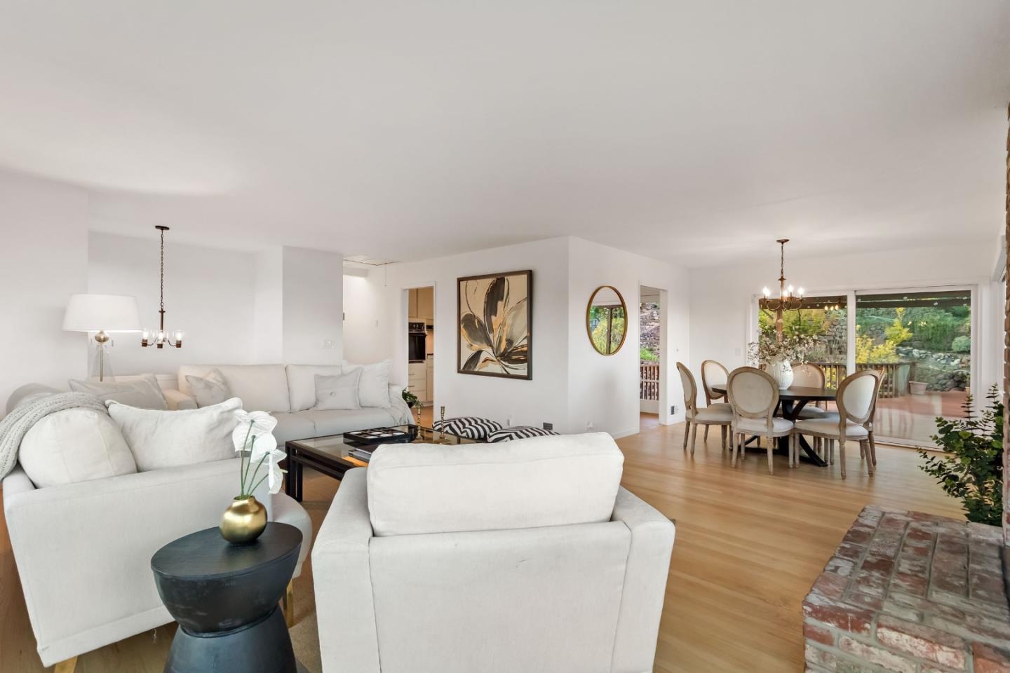 Detail Gallery Image 9 of 52 For 3848 Vineyard Dr, Redwood City,  CA 94061 - 4 Beds | 2/1 Baths