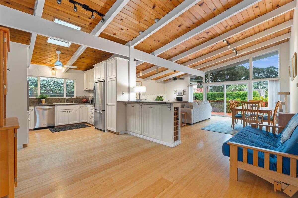 Detail Gallery Image 3 of 27 For 640 Rio Del Mar Blvd, Aptos,  CA 95003 - 2 Beds | 2 Baths