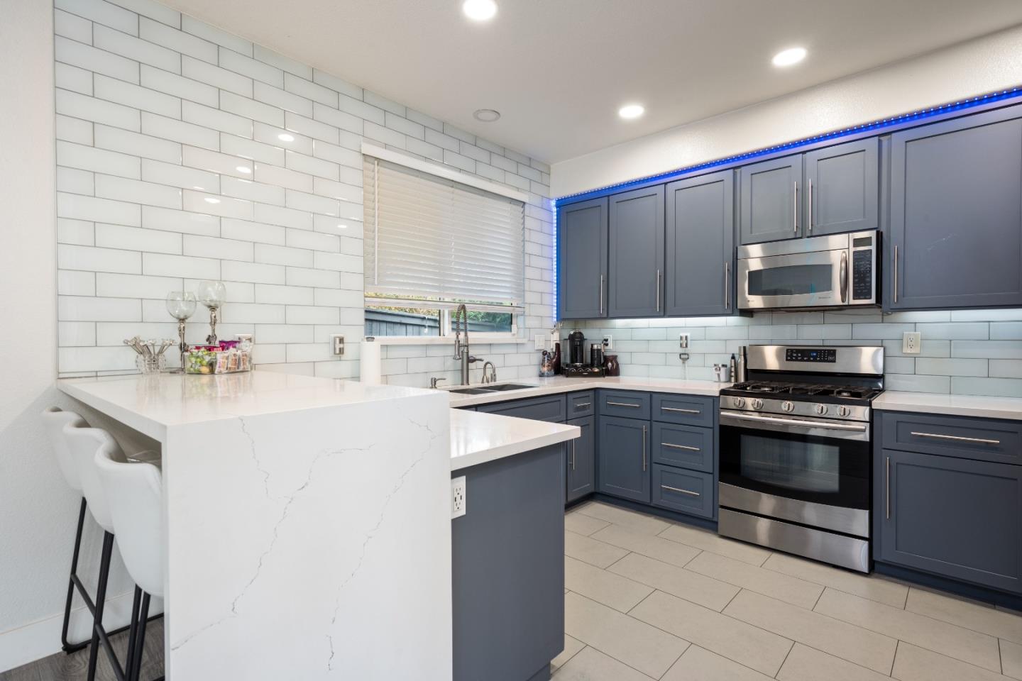 Detail Gallery Image 11 of 51 For 2372 Donner Pass Ave, Sacramento,  CA 95835 - 4 Beds | 2/1 Baths