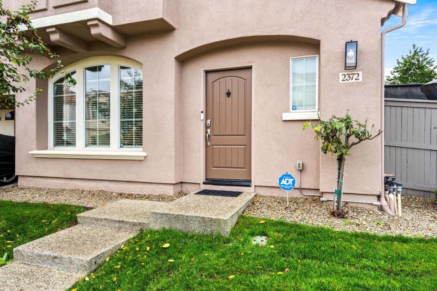 Detail Gallery Image 4 of 51 For 2372 Donner Pass Ave, Sacramento,  CA 95835 - 4 Beds | 2/1 Baths