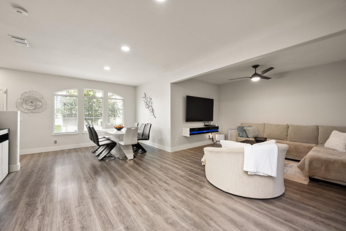 Detail Gallery Image 5 of 51 For 2372 Donner Pass Ave, Sacramento,  CA 95835 - 4 Beds | 2/1 Baths