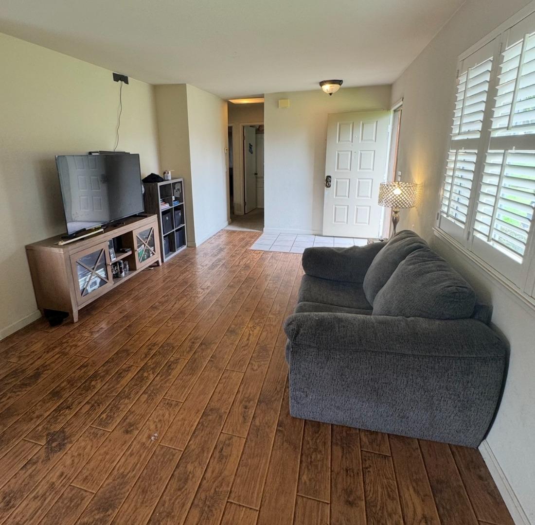 Detail Gallery Image 3 of 11 For 1893 Cherokee Dr #1,  Salinas,  CA 93906 - 2 Beds | 1 Baths