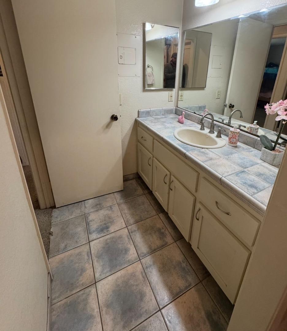 Detail Gallery Image 8 of 11 For 1893 Cherokee Dr #1,  Salinas,  CA 93906 - 2 Beds | 1 Baths