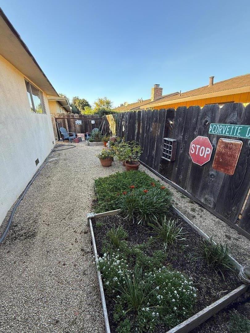 Detail Gallery Image 12 of 19 For 510 & 512 San Blanco Ct, Salinas,  CA 93901 - 5 Beds | 4 Baths