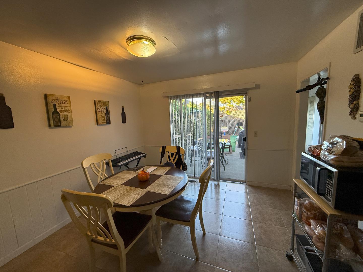 Detail Gallery Image 16 of 19 For 510 & 512 San Blanco Ct, Salinas,  CA 93901 - 5 Beds | 4 Baths