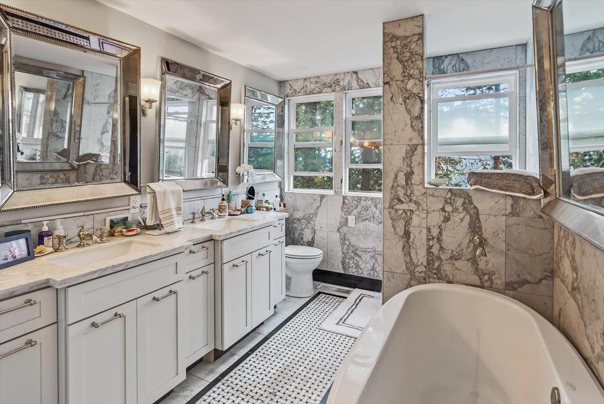 Detail Gallery Image 12 of 50 For 21577 Locust Dr, Los Gatos,  CA 95033 - 3 Beds | 3 Baths