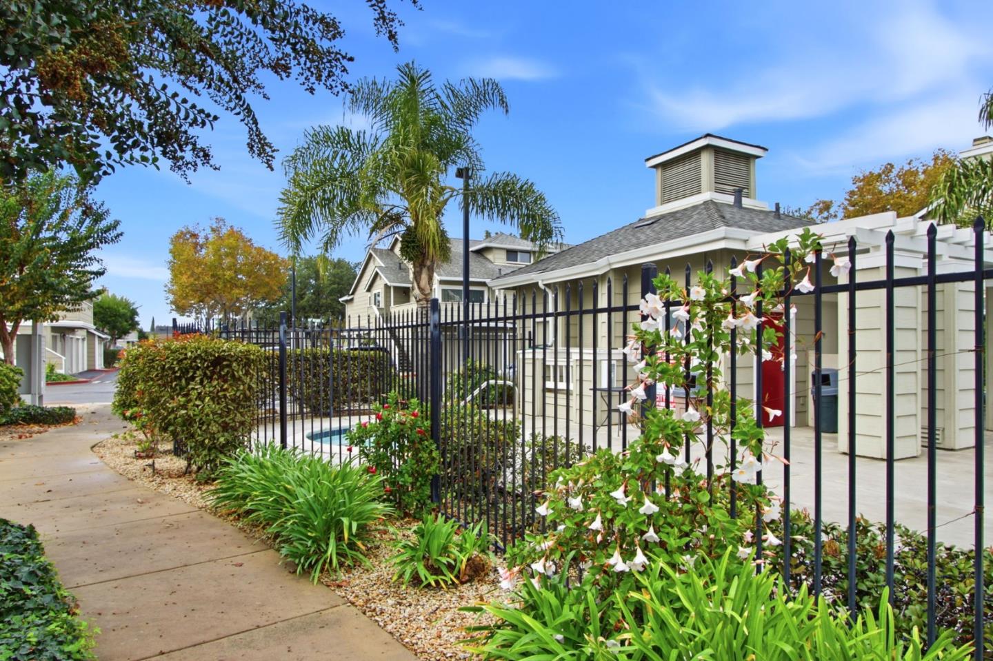 Detail Gallery Image 40 of 42 For 40 Cherry Crest Ln, San Jose,  CA 95136 - 2 Beds | 2 Baths