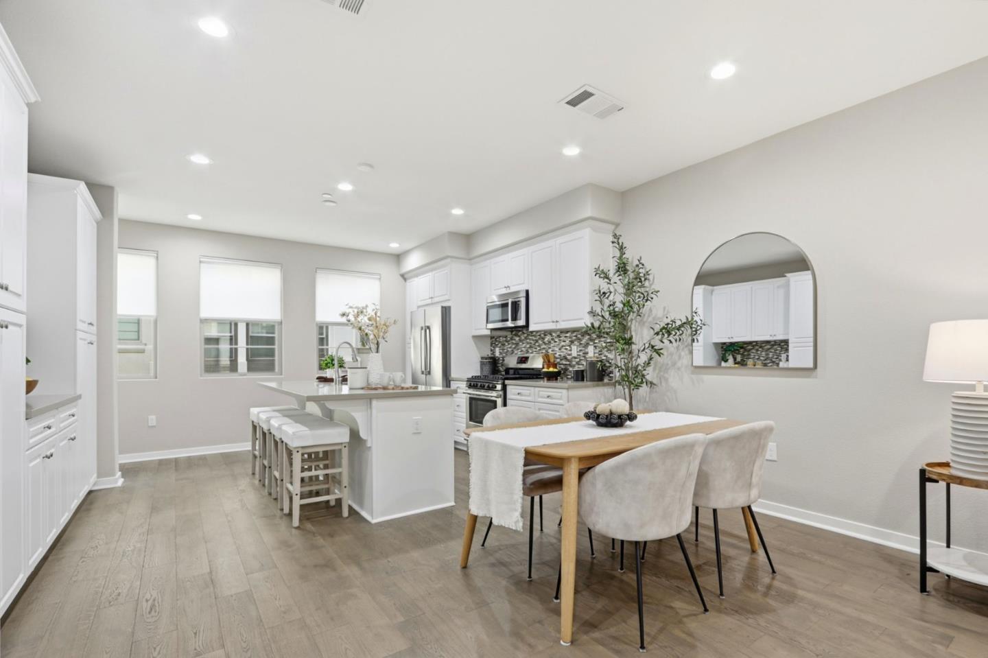 Detail Gallery Image 11 of 43 For 975 Cassia Pl, San Jose,  CA 95131 - 3 Beds | 3/1 Baths