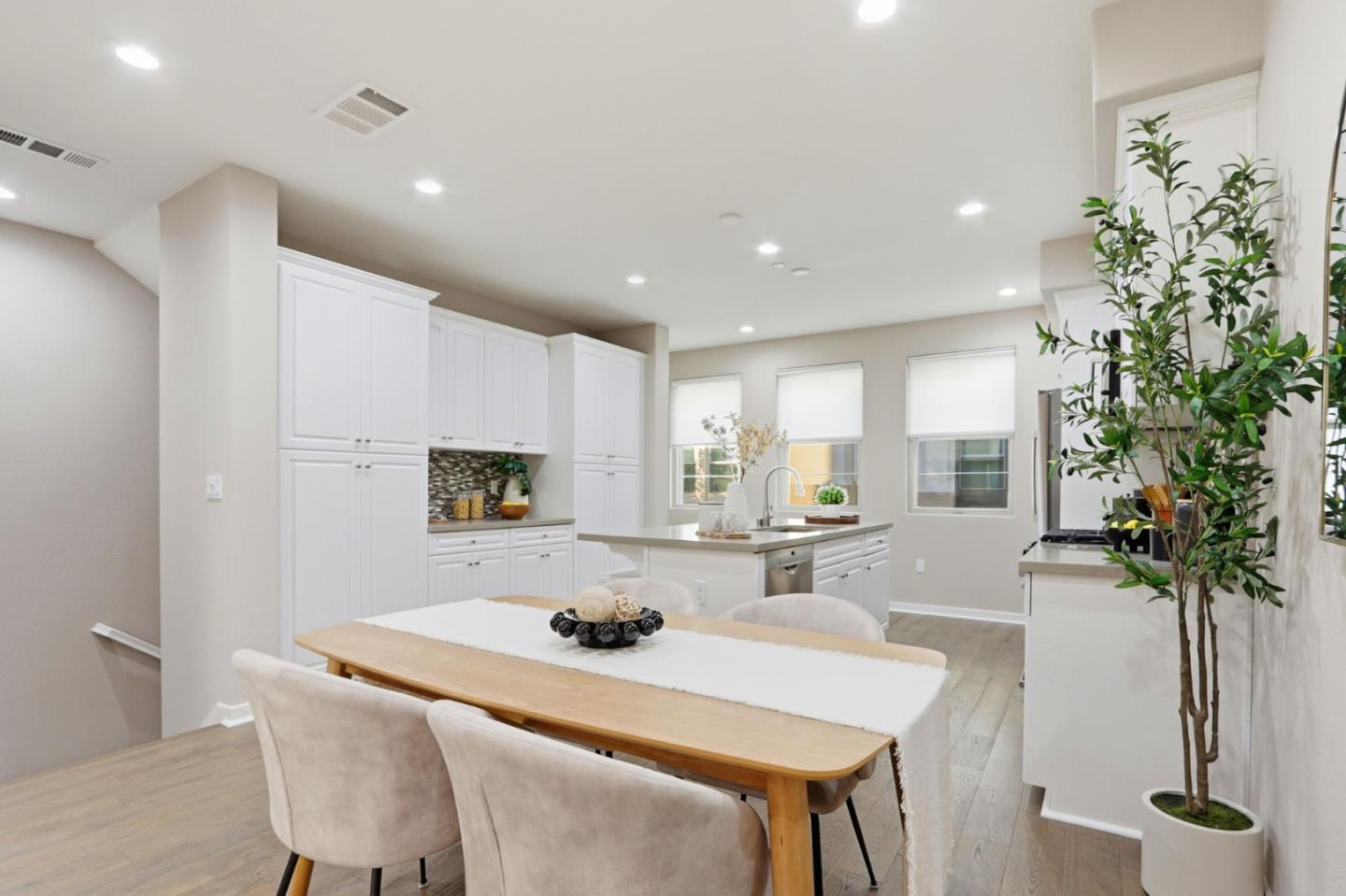 Detail Gallery Image 12 of 43 For 975 Cassia Pl, San Jose,  CA 95131 - 3 Beds | 3/1 Baths