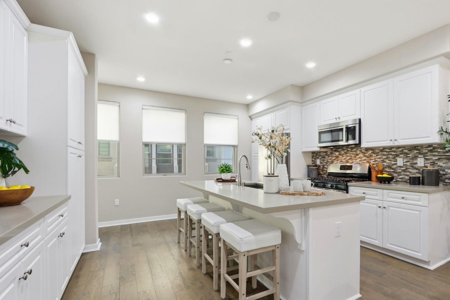 Detail Gallery Image 8 of 43 For 975 Cassia Pl, San Jose,  CA 95131 - 3 Beds | 3/1 Baths