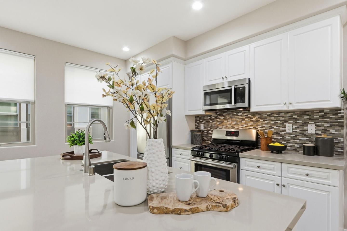 Detail Gallery Image 9 of 43 For 975 Cassia Pl, San Jose,  CA 95131 - 3 Beds | 3/1 Baths