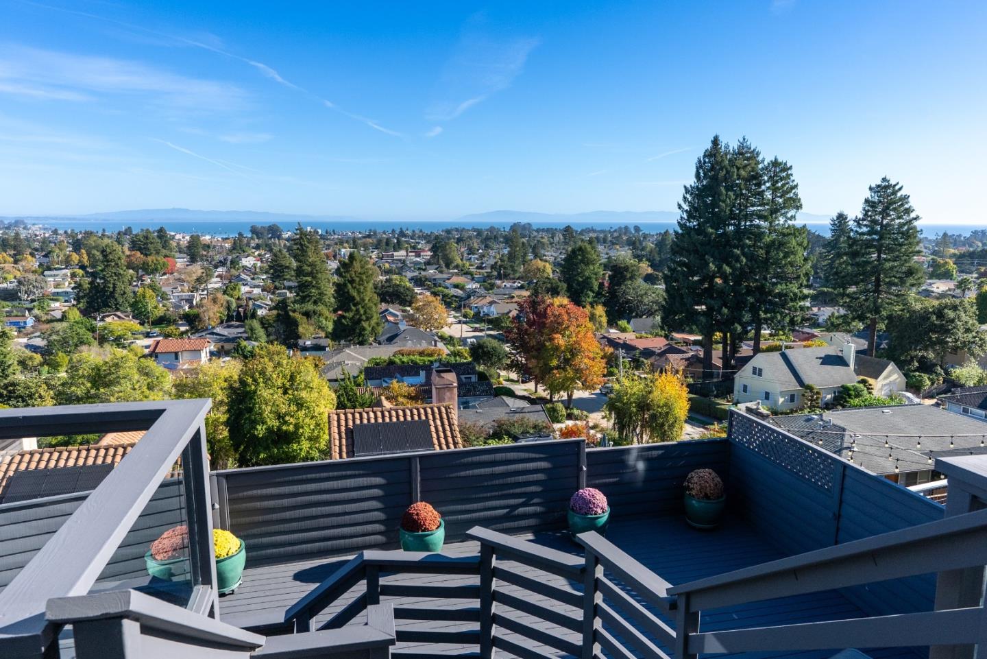 Detail Gallery Image 11 of 56 For 902 Laurent St, Santa Cruz,  CA 95060 - 3 Beds | 2/1 Baths