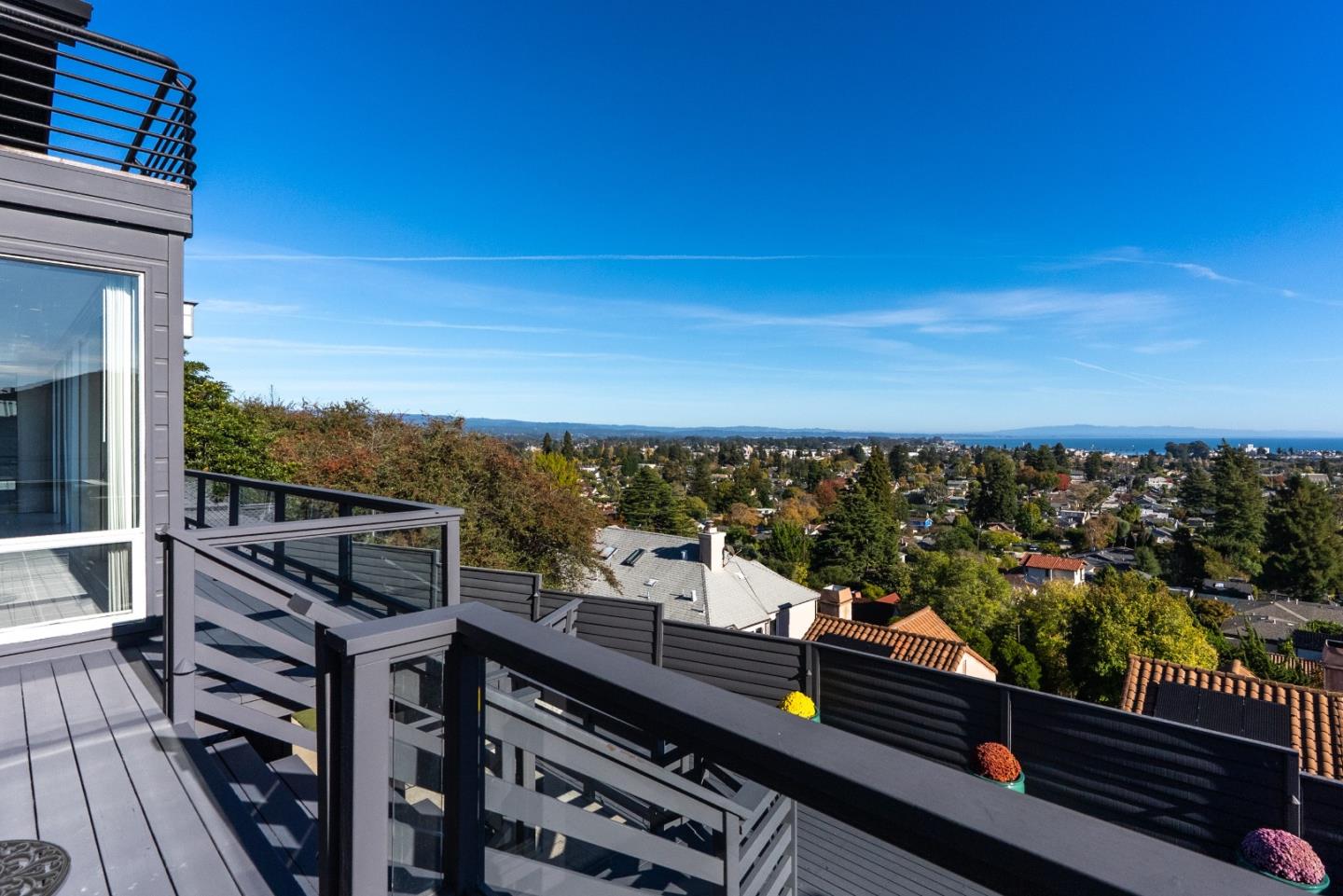 Detail Gallery Image 8 of 56 For 902 Laurent St, Santa Cruz,  CA 95060 - 3 Beds | 2/1 Baths