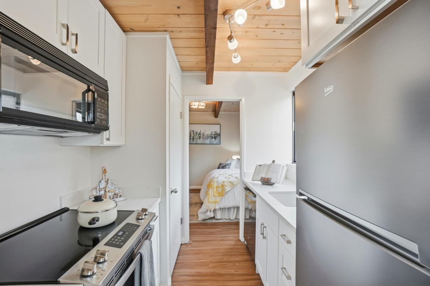 Detail Gallery Image 11 of 29 For 1927 Diamond St #2,  San Francisco,  CA 94131 - 2 Beds | 1 Baths