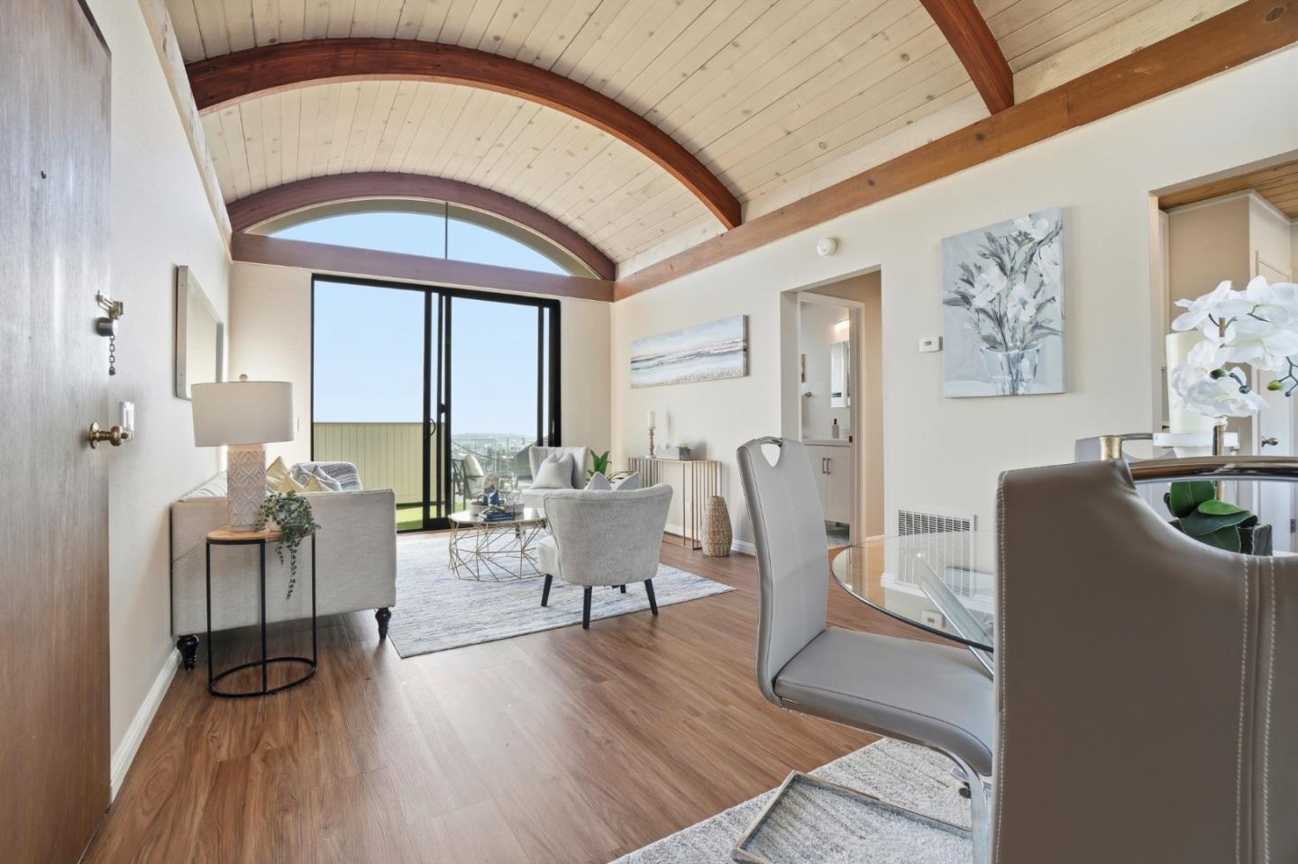 Detail Gallery Image 2 of 29 For 1927 Diamond St #2,  San Francisco,  CA 94131 - 2 Beds | 1 Baths