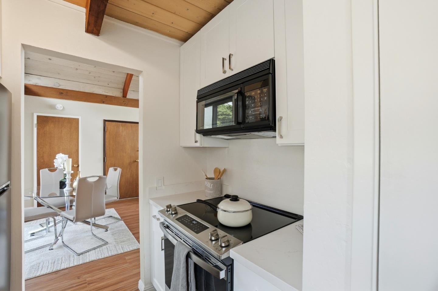 Detail Gallery Image 9 of 29 For 1927 Diamond St #2,  San Francisco,  CA 94131 - 2 Beds | 1 Baths