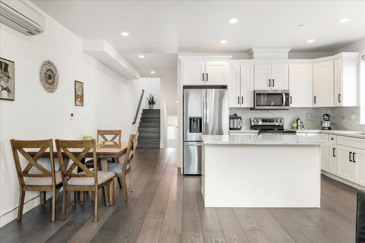 Detail Gallery Image 12 of 29 For 202 W Rincon Ave, Campbell,  CA 95008 - 4 Beds | 4 Baths