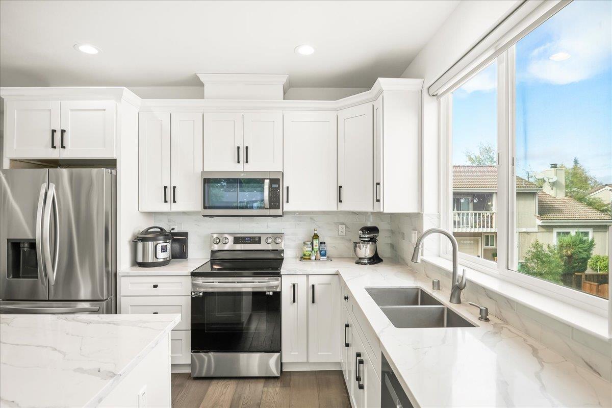 Detail Gallery Image 8 of 29 For 202 W Rincon Ave, Campbell,  CA 95008 - 4 Beds | 4 Baths