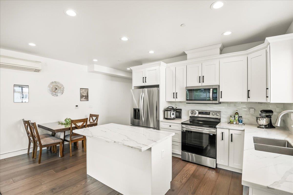 Detail Gallery Image 9 of 29 For 202 W Rincon Ave, Campbell,  CA 95008 - 4 Beds | 4 Baths