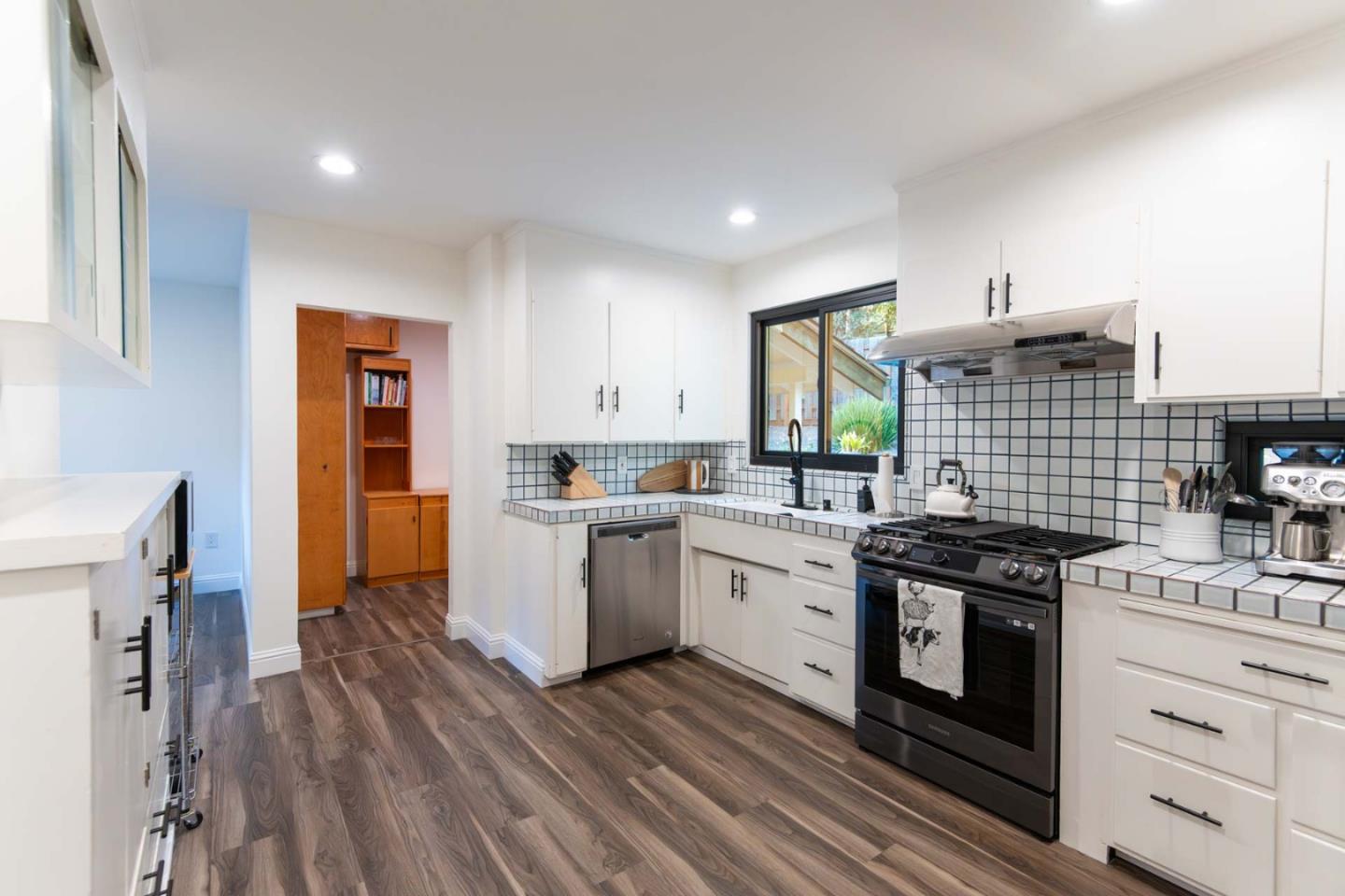 Detail Gallery Image 10 of 26 For 25315 Flanders Dr, Carmel,  CA 93923 - 3 Beds | 2/2 Baths