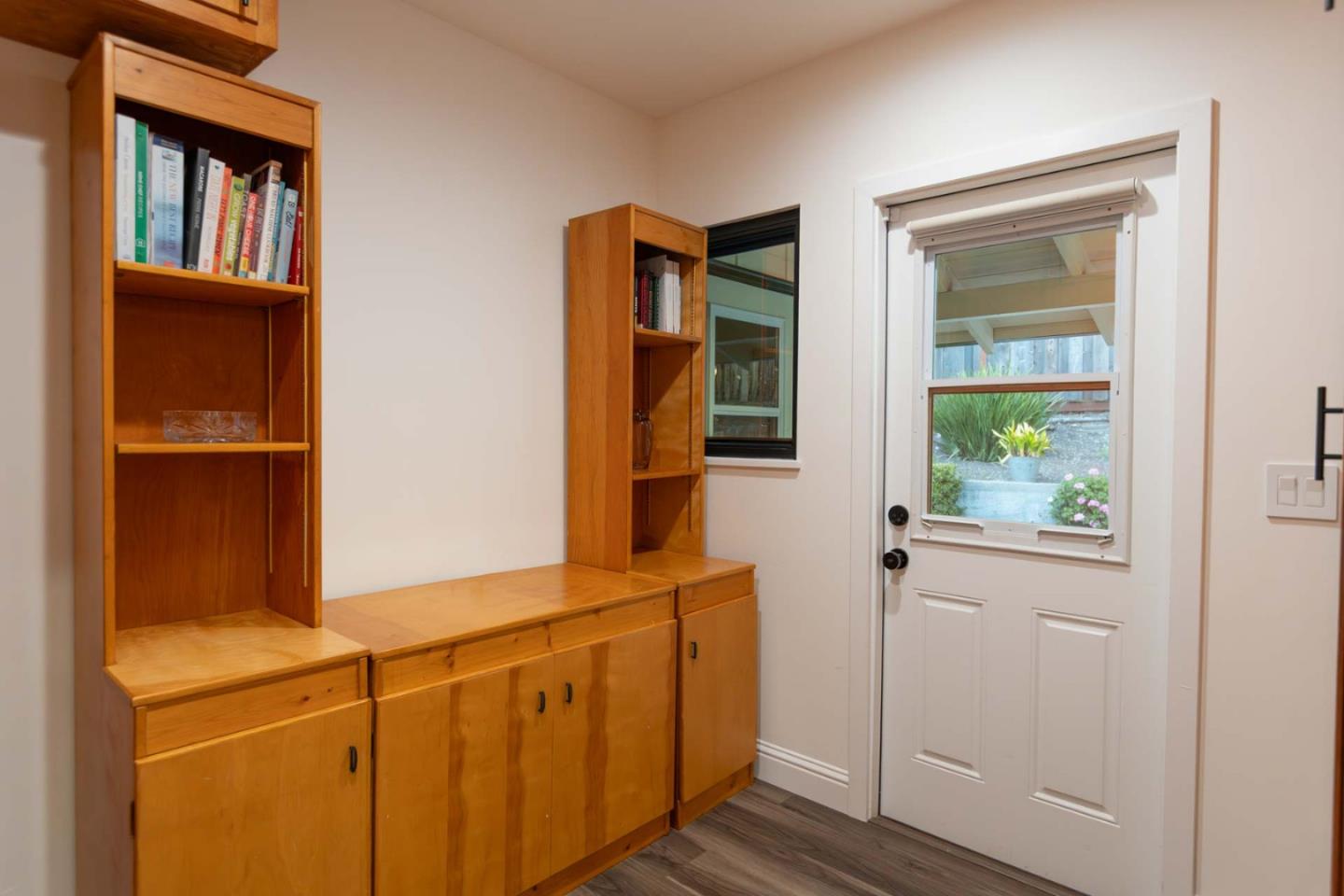 Detail Gallery Image 11 of 26 For 25315 Flanders Dr, Carmel,  CA 93923 - 3 Beds | 2/2 Baths