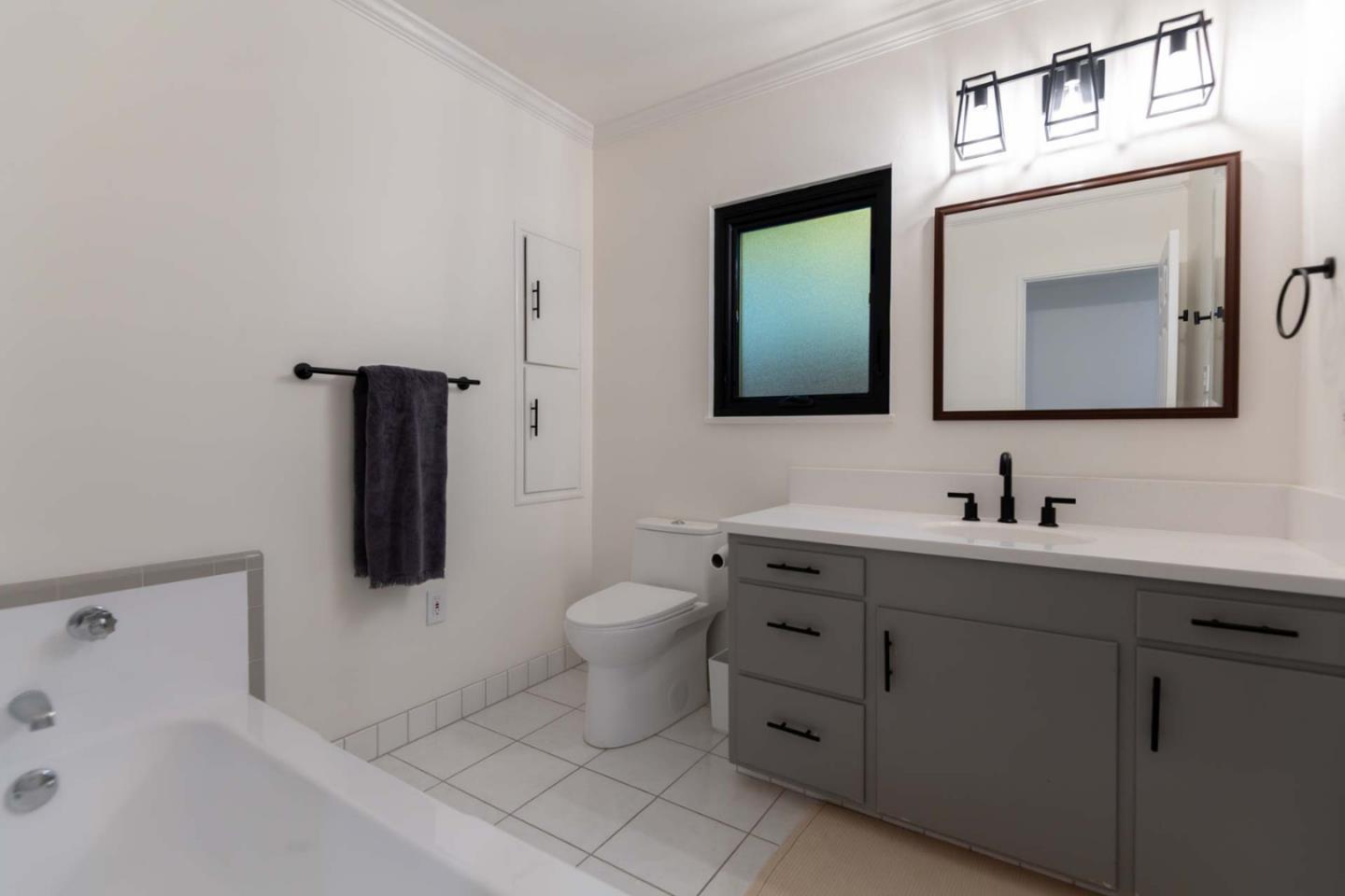 Detail Gallery Image 15 of 26 For 25315 Flanders Dr, Carmel,  CA 93923 - 3 Beds | 2/2 Baths