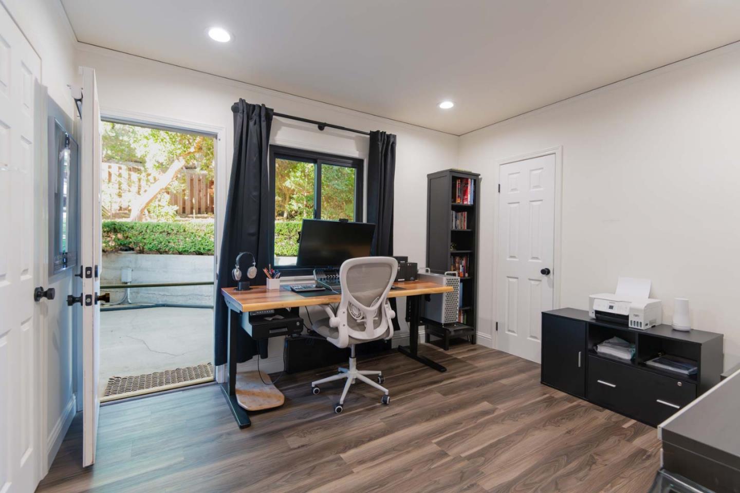 Detail Gallery Image 16 of 26 For 25315 Flanders Dr, Carmel,  CA 93923 - 3 Beds | 2/2 Baths