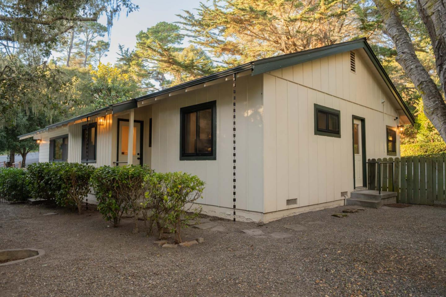 Detail Gallery Image 24 of 26 For 25315 Flanders Dr, Carmel,  CA 93923 - 3 Beds | 2/2 Baths