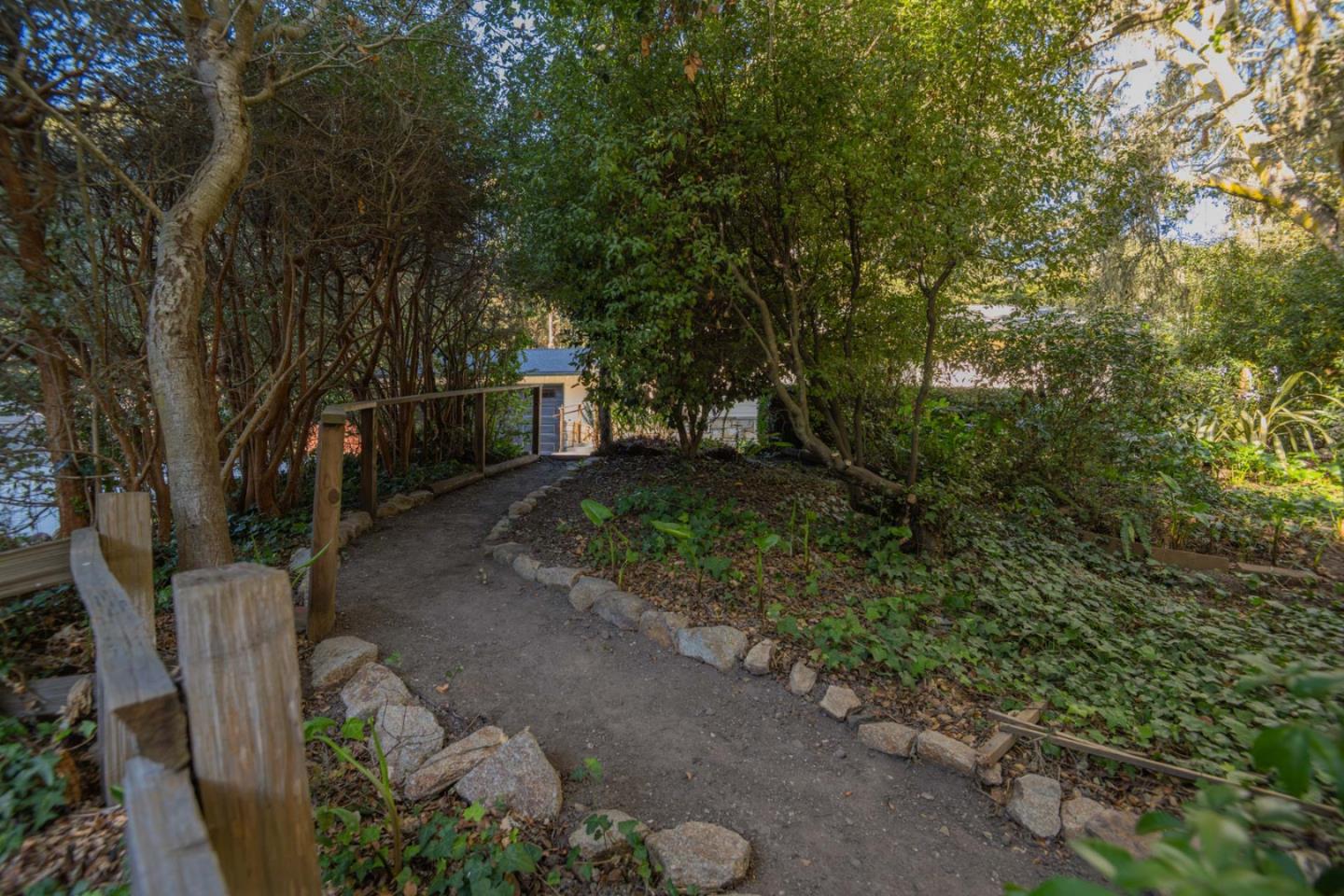 Detail Gallery Image 3 of 26 For 25315 Flanders Dr, Carmel,  CA 93923 - 3 Beds | 2/2 Baths