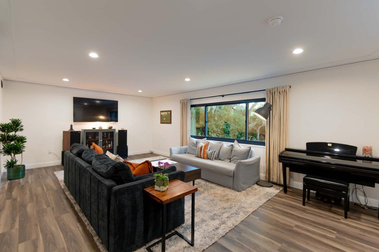 Detail Gallery Image 5 of 26 For 25315 Flanders Dr, Carmel,  CA 93923 - 3 Beds | 2/2 Baths