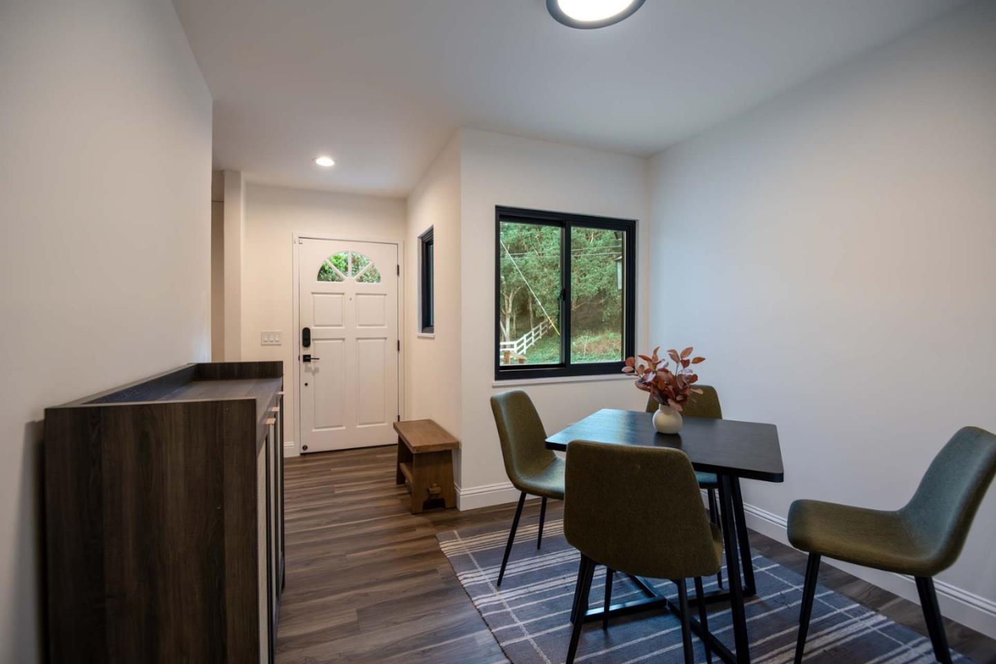 Detail Gallery Image 8 of 26 For 25315 Flanders Dr, Carmel,  CA 93923 - 3 Beds | 2/2 Baths