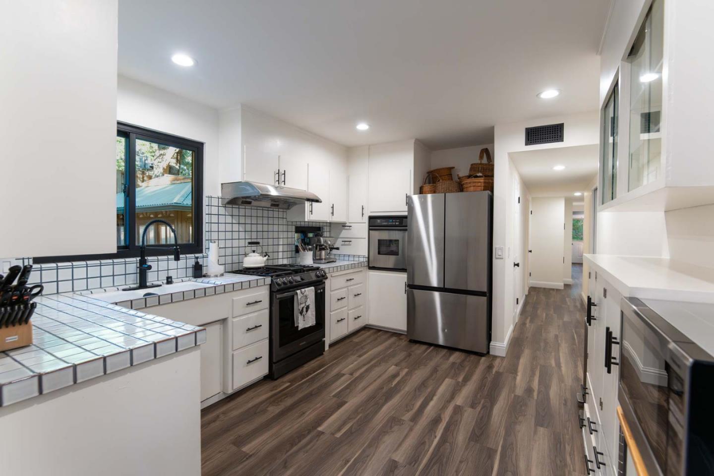 Detail Gallery Image 9 of 26 For 25315 Flanders Dr, Carmel,  CA 93923 - 3 Beds | 2/2 Baths