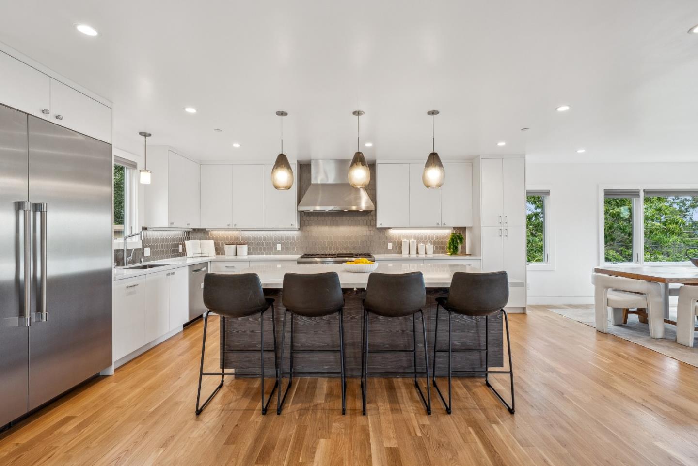 Detail Gallery Image 10 of 110 For 1 Millbrae Cir, Millbrae,  CA 94030 - 5 Beds | 4 Baths