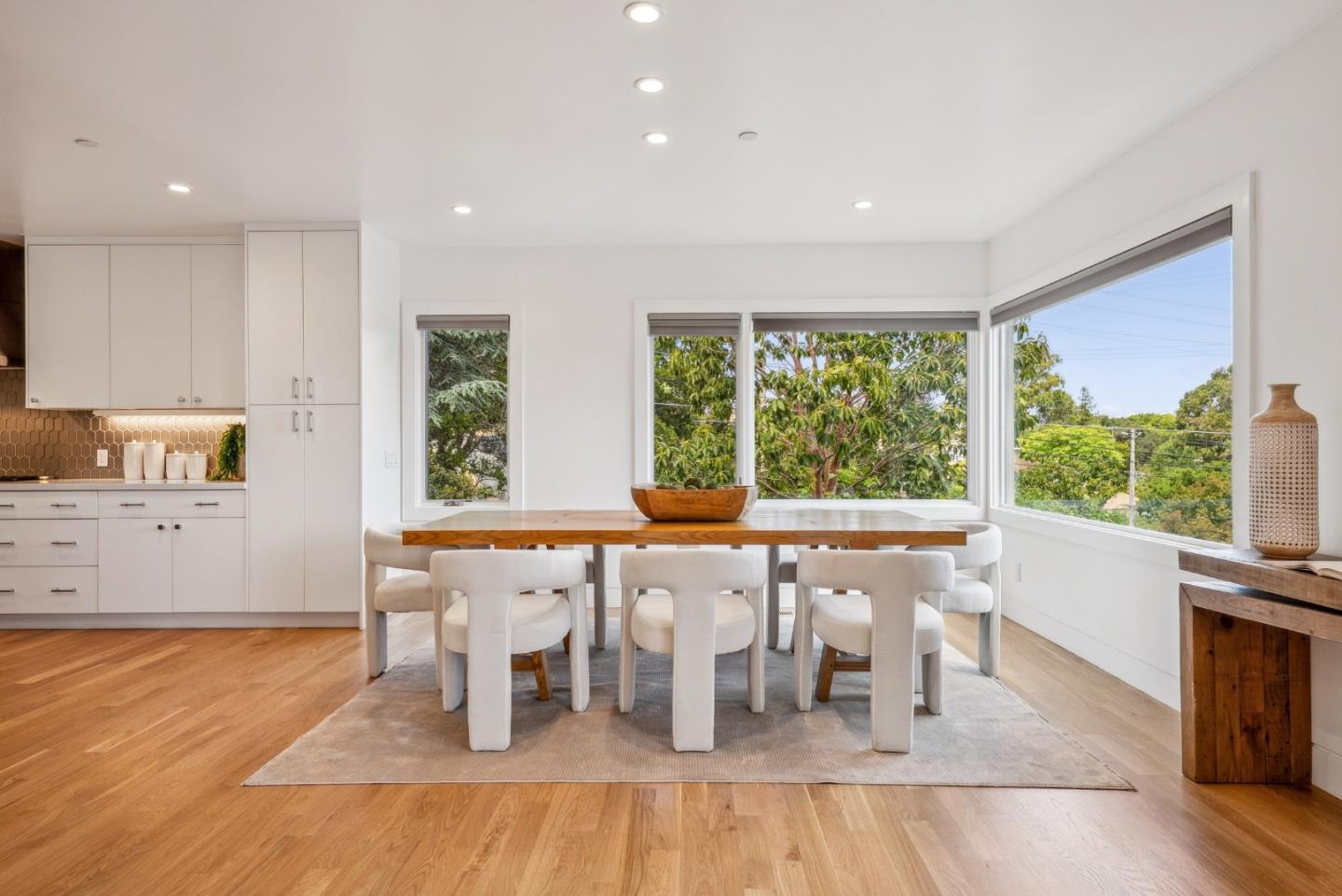 Detail Gallery Image 21 of 110 For 1 Millbrae Cir, Millbrae,  CA 94030 - 5 Beds | 4 Baths