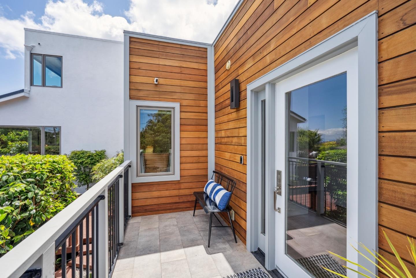 Detail Gallery Image 4 of 110 For 1 Millbrae Cir, Millbrae,  CA 94030 - 5 Beds | 4 Baths