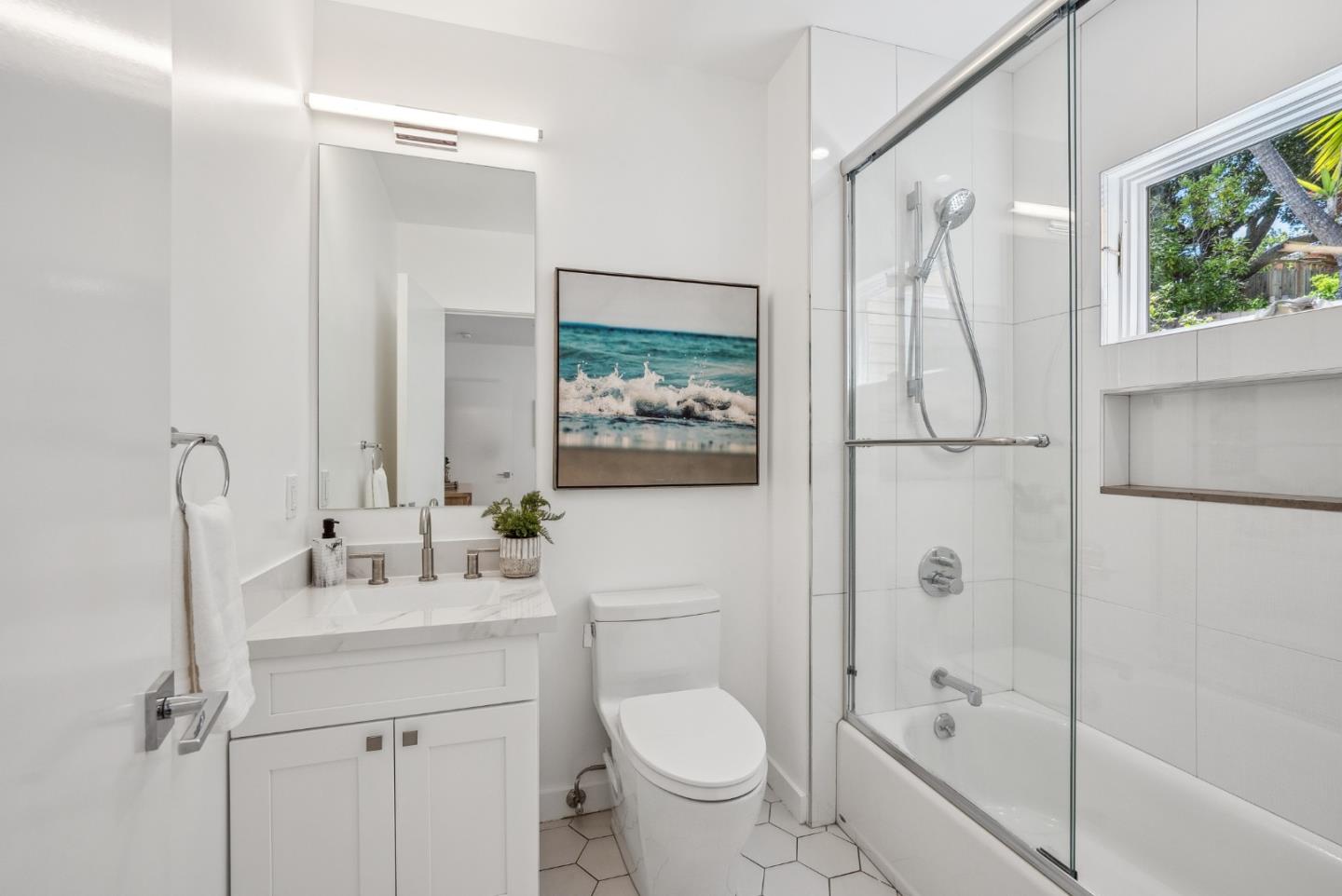 Detail Gallery Image 49 of 110 For 1 Millbrae Cir, Millbrae,  CA 94030 - 5 Beds | 4 Baths