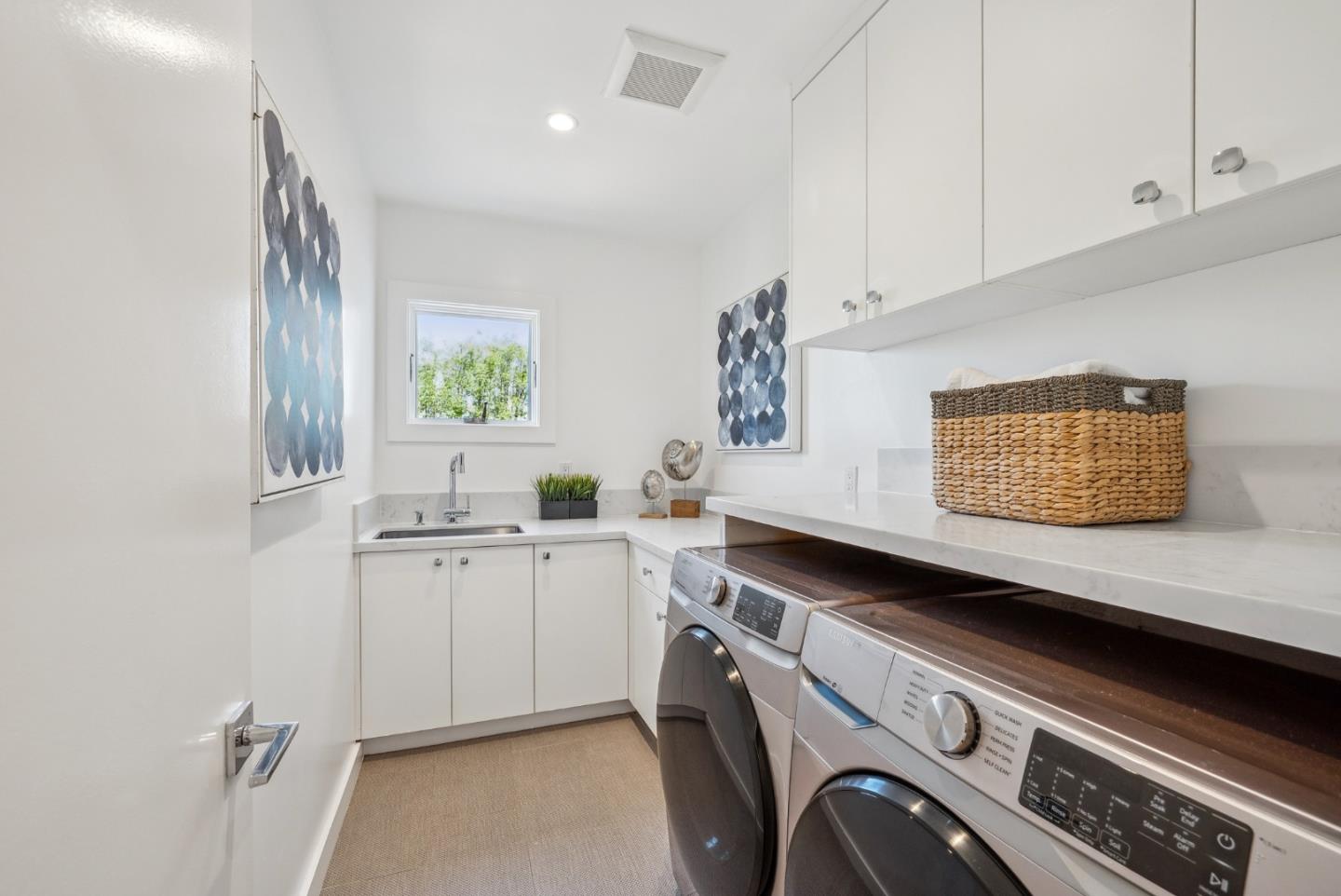 Detail Gallery Image 52 of 110 For 1 Millbrae Cir, Millbrae,  CA 94030 - 5 Beds | 4 Baths