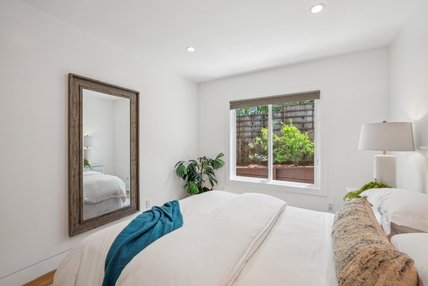 Detail Gallery Image 57 of 110 For 1 Millbrae Cir, Millbrae,  CA 94030 - 5 Beds | 4 Baths