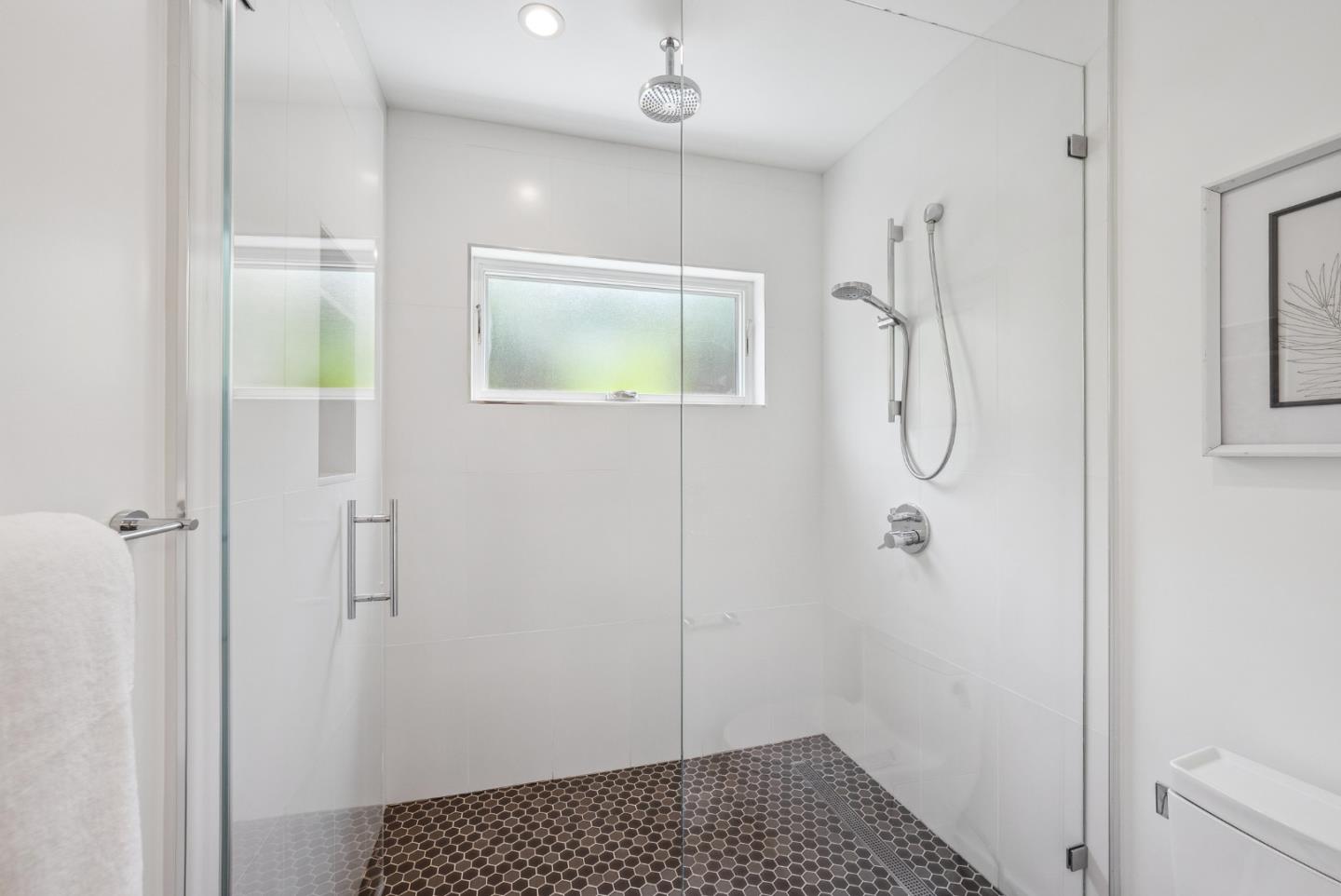 Detail Gallery Image 60 of 110 For 1 Millbrae Cir, Millbrae,  CA 94030 - 5 Beds | 4 Baths