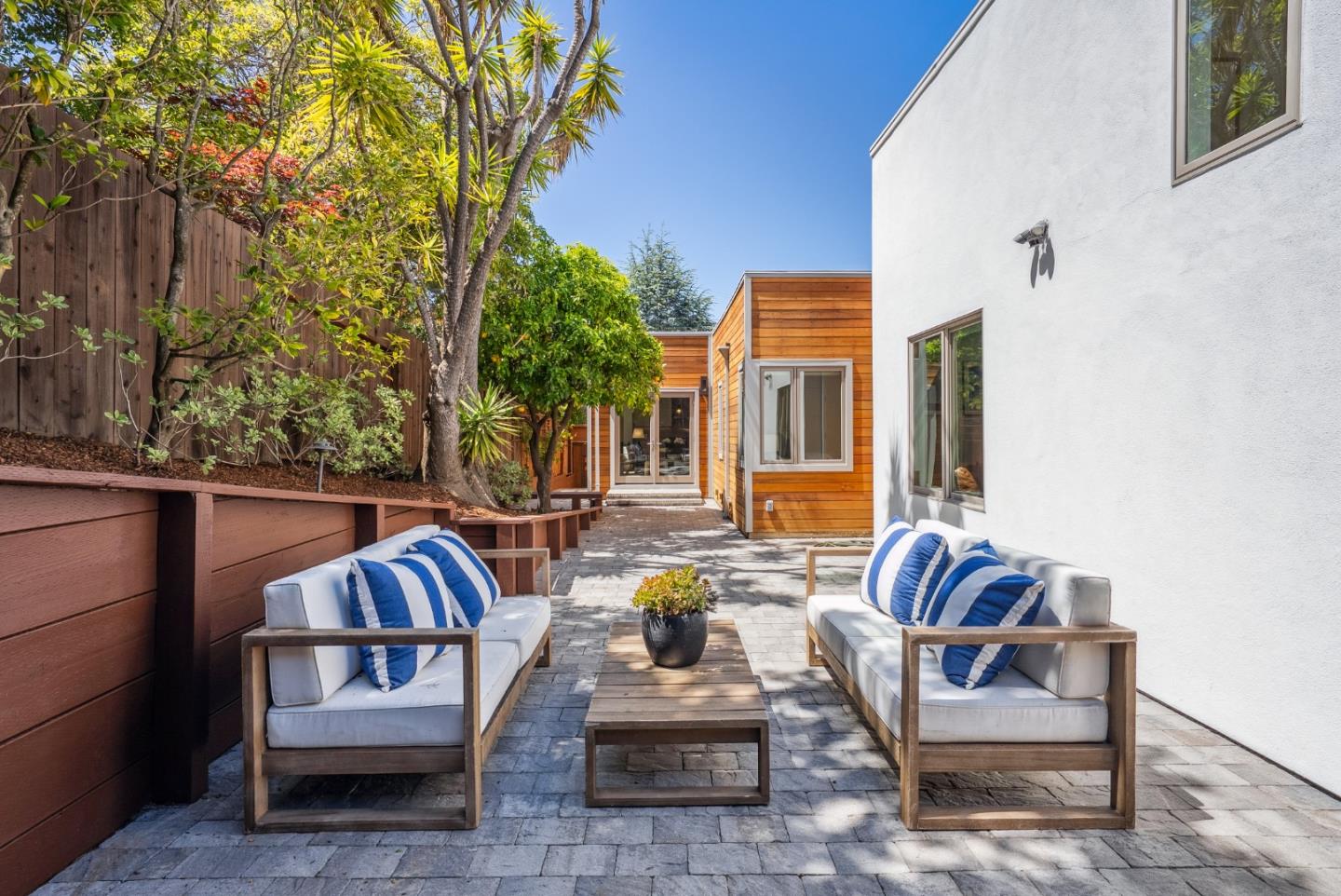 Detail Gallery Image 91 of 110 For 1 Millbrae Cir, Millbrae,  CA 94030 - 5 Beds | 4 Baths