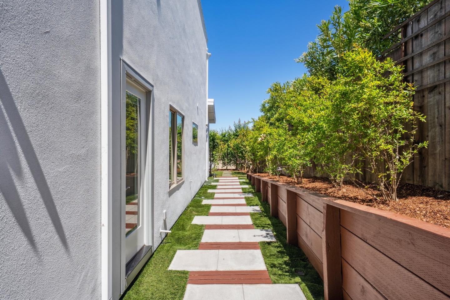 Detail Gallery Image 92 of 110 For 1 Millbrae Cir, Millbrae,  CA 94030 - 5 Beds | 4 Baths