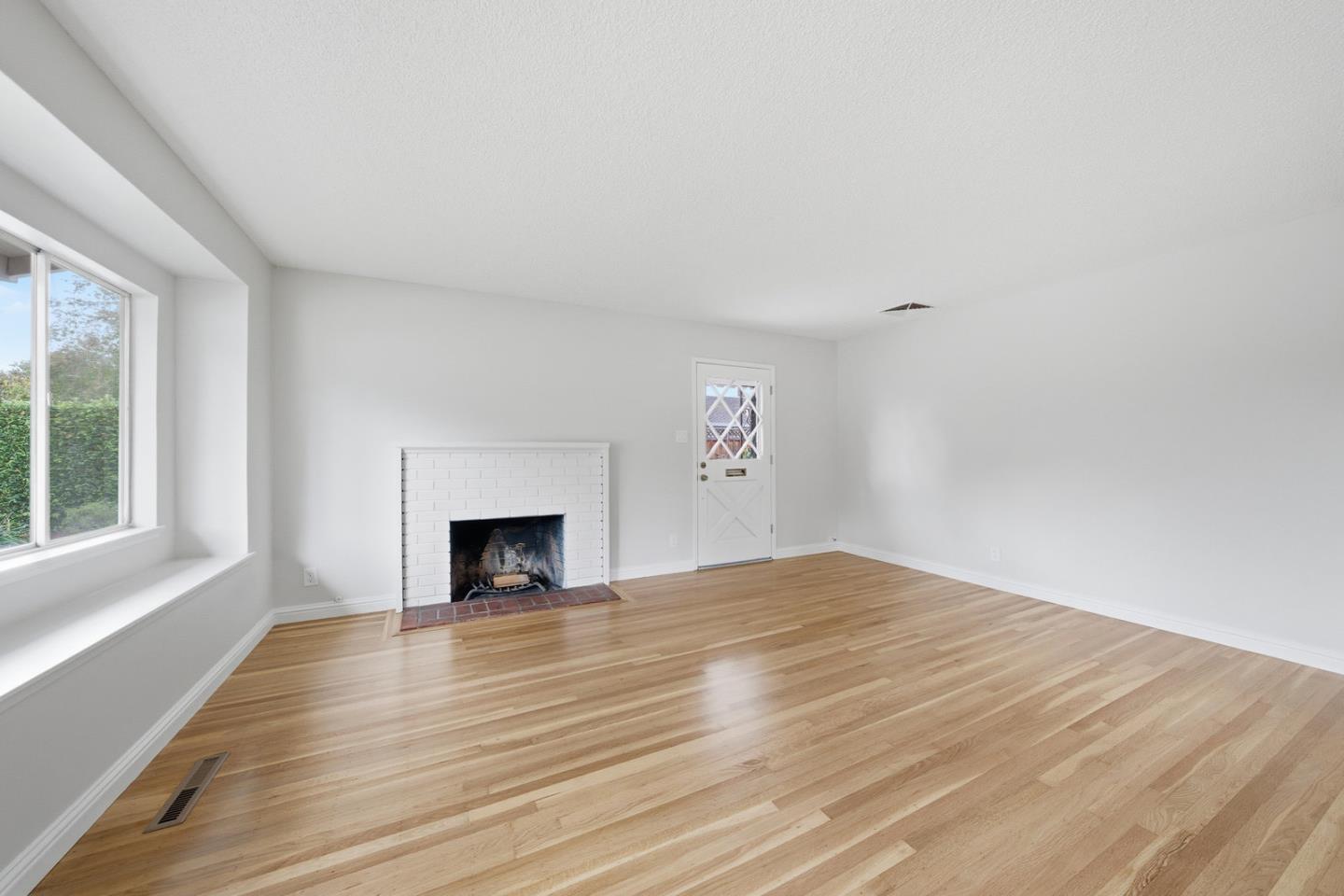 Detail Gallery Image 6 of 25 For Normandy Way, Santa Clara,  CA 95050 - – Beds | – Baths