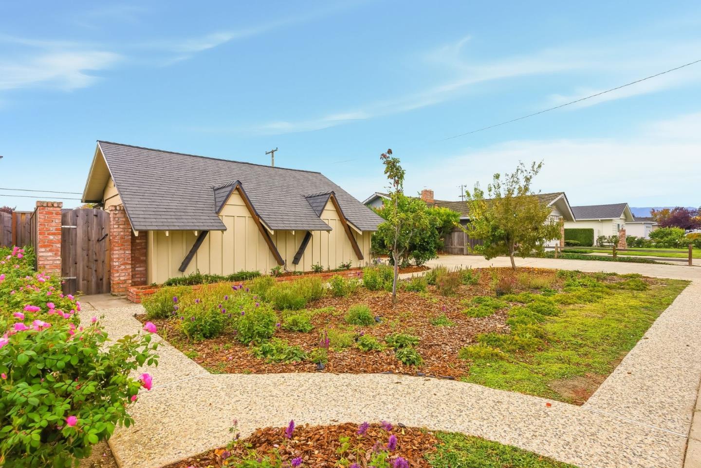 Detail Gallery Image 3 of 34 For 1978 Kobara Ln, San Jose,  CA 95124 - 3 Beds | 2 Baths