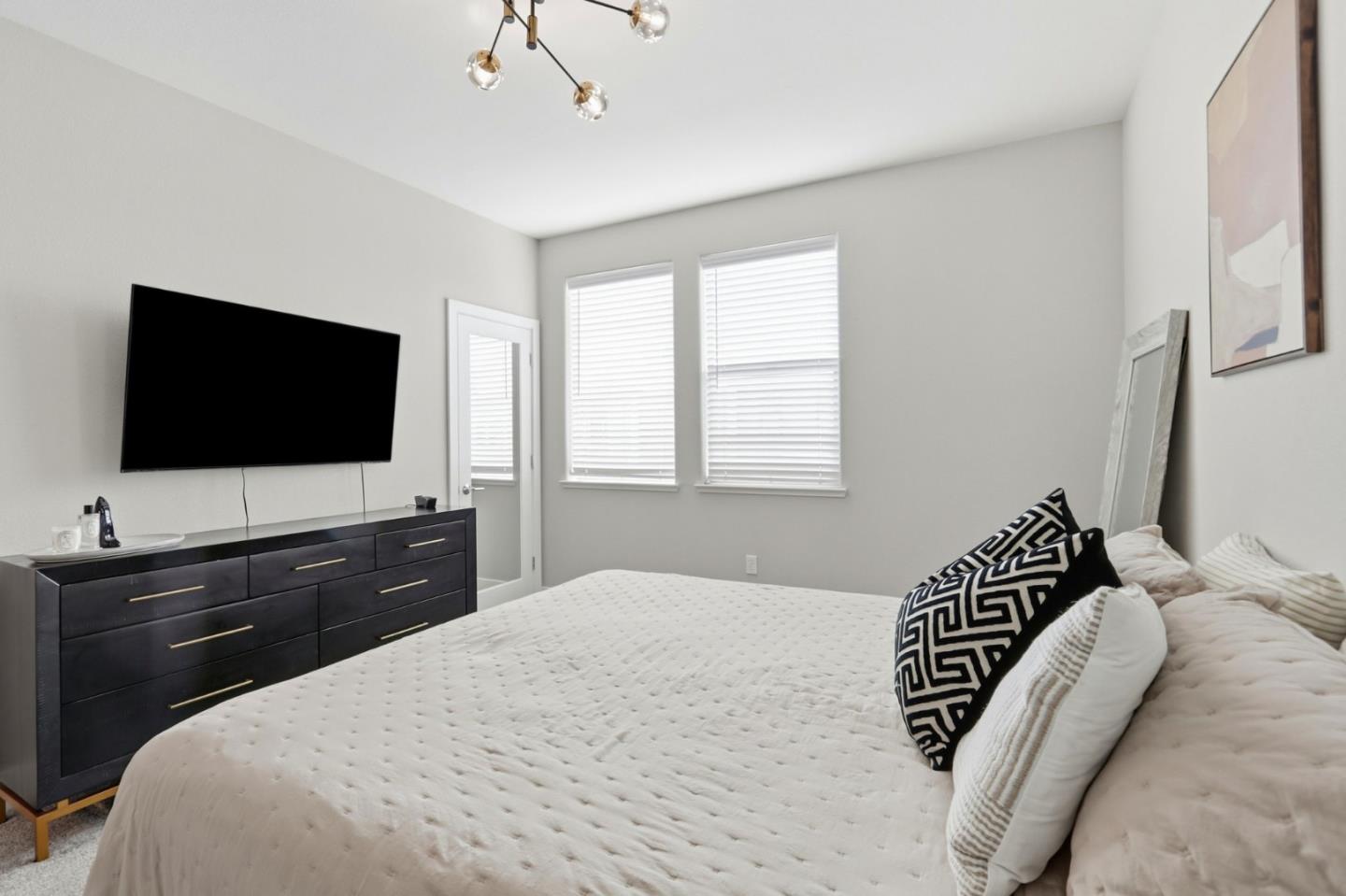 Detail Gallery Image 11 of 32 For 5740 Vibrant Loop, San Jose,  CA 95119 - 2 Beds | 2/1 Baths