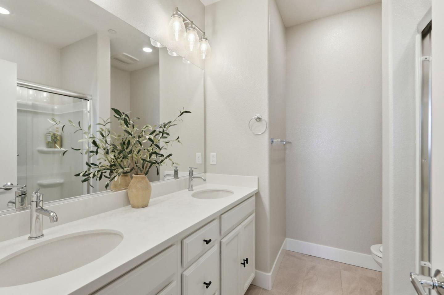Detail Gallery Image 14 of 32 For 5740 Vibrant Loop, San Jose,  CA 95119 - 2 Beds | 2/1 Baths