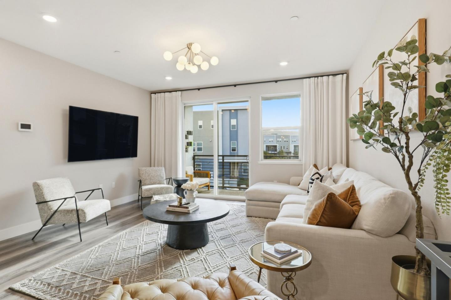 Detail Gallery Image 4 of 32 For 5740 Vibrant Loop, San Jose,  CA 95119 - 2 Beds | 2/1 Baths