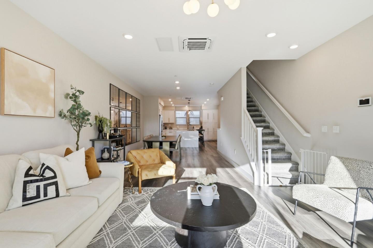 Detail Gallery Image 5 of 32 For 5740 Vibrant Loop, San Jose,  CA 95119 - 2 Beds | 2/1 Baths