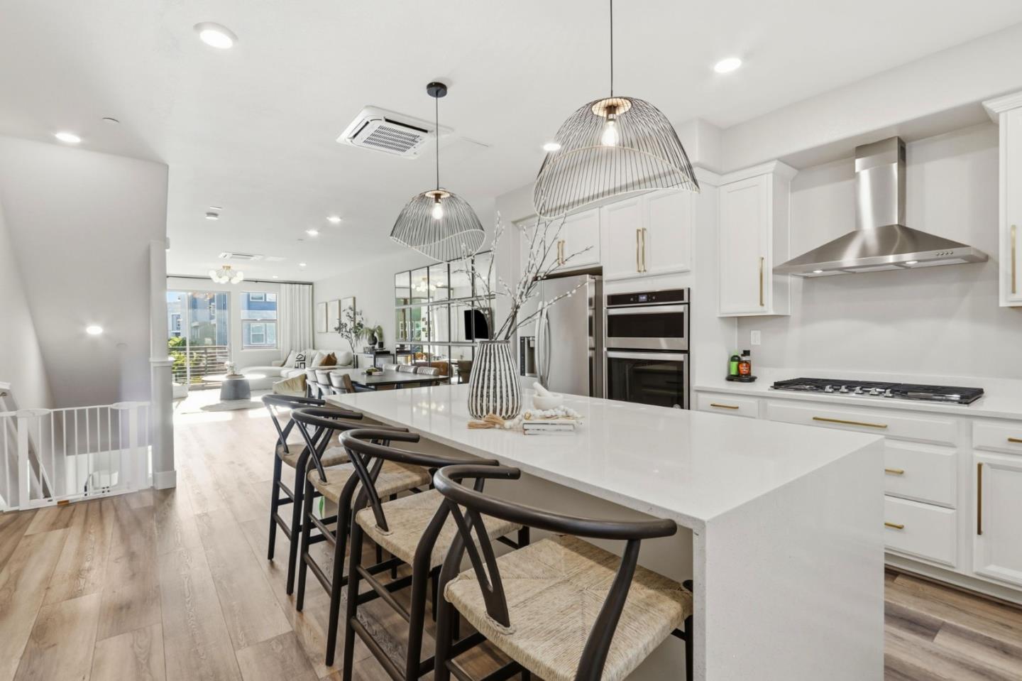 Detail Gallery Image 6 of 32 For 5740 Vibrant Loop, San Jose,  CA 95119 - 2 Beds | 2/1 Baths