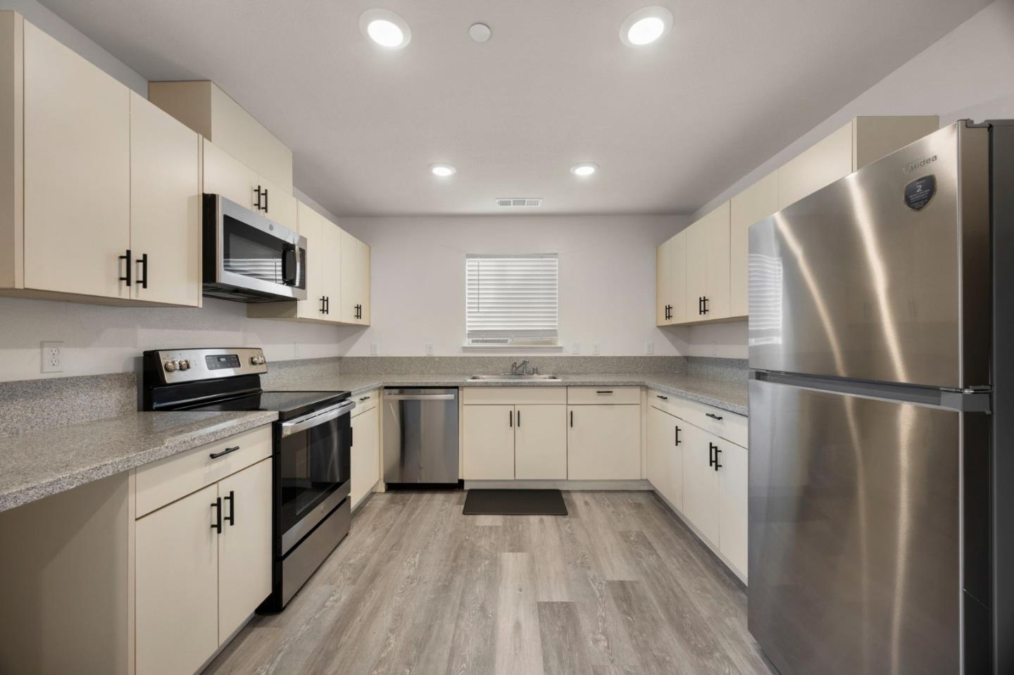 Detail Gallery Image 11 of 37 For 930 W Alameda St, Manteca,  CA 95336 - – Beds | – Baths